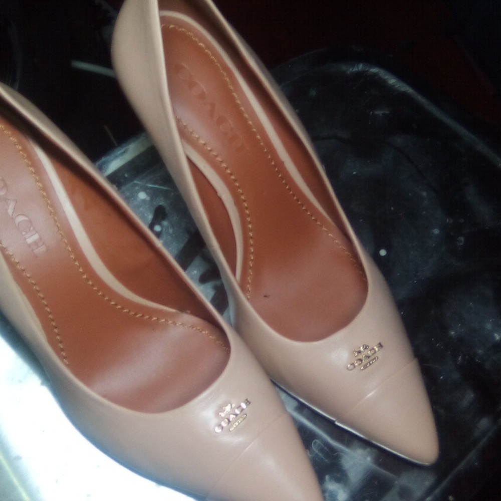 Coach pumps